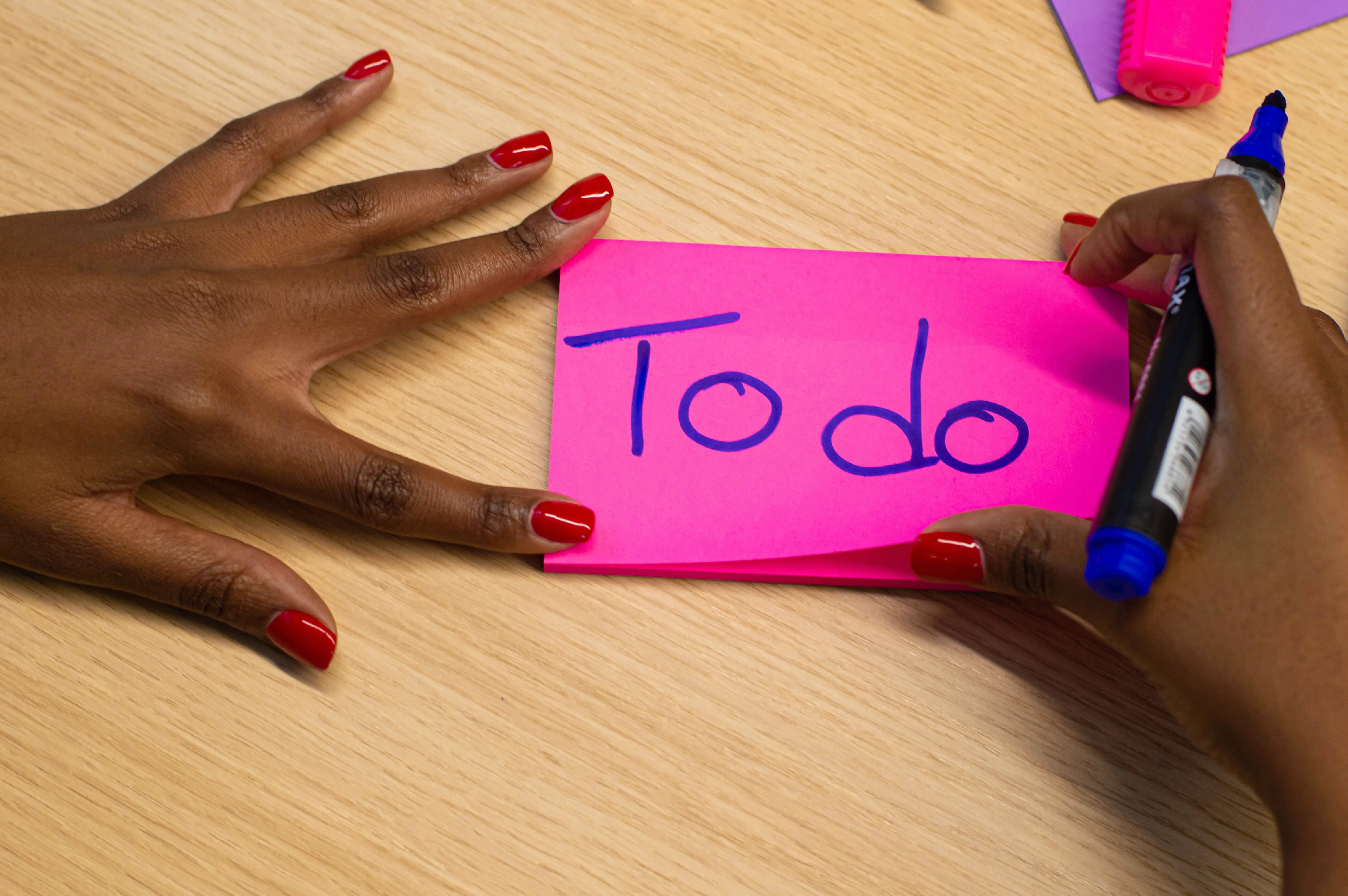 Post-its und To-dos: Checkliste für den Design-Thinking-Workshop